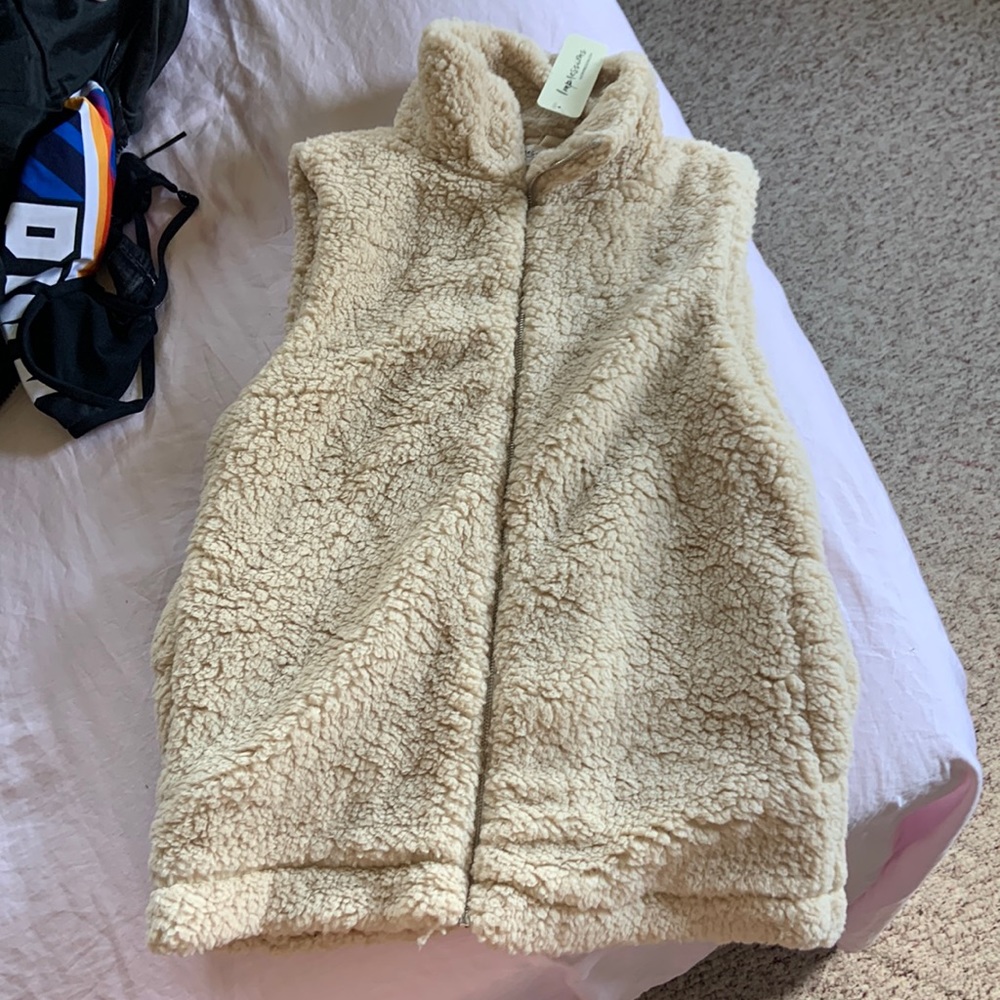 NWT Impressions fuzzy vest size Small